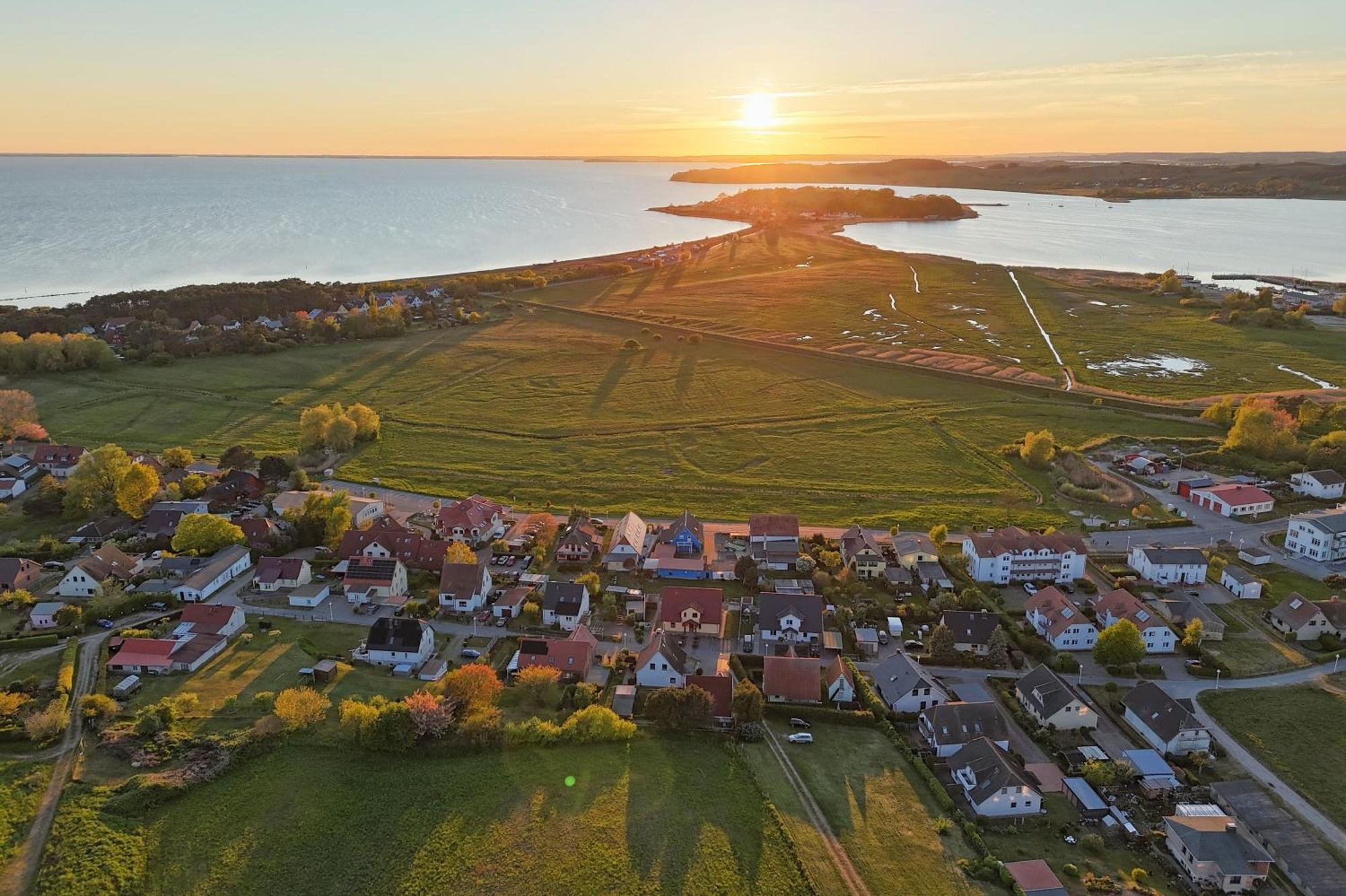 Schicke Fewo Mit Terrasse, Gratis Nutzung Vom Ahoi Erlebnisbad Und Sauna In Sellin - Haus De Niege Wech Fewo 02 Тіссов Екстер'єр фото